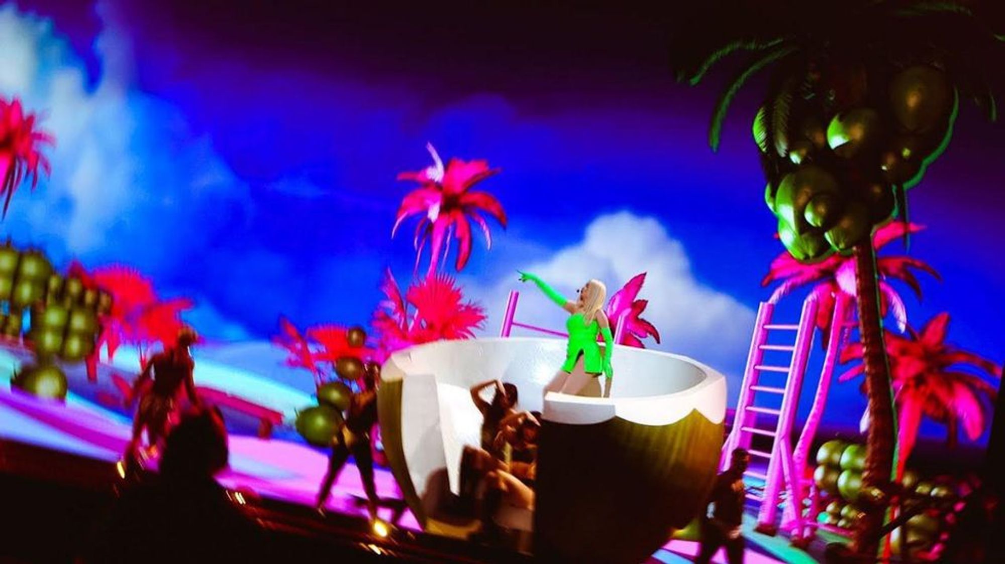 Kim Petras Performs "Coconuts" at the 2021 EMAs PAPER