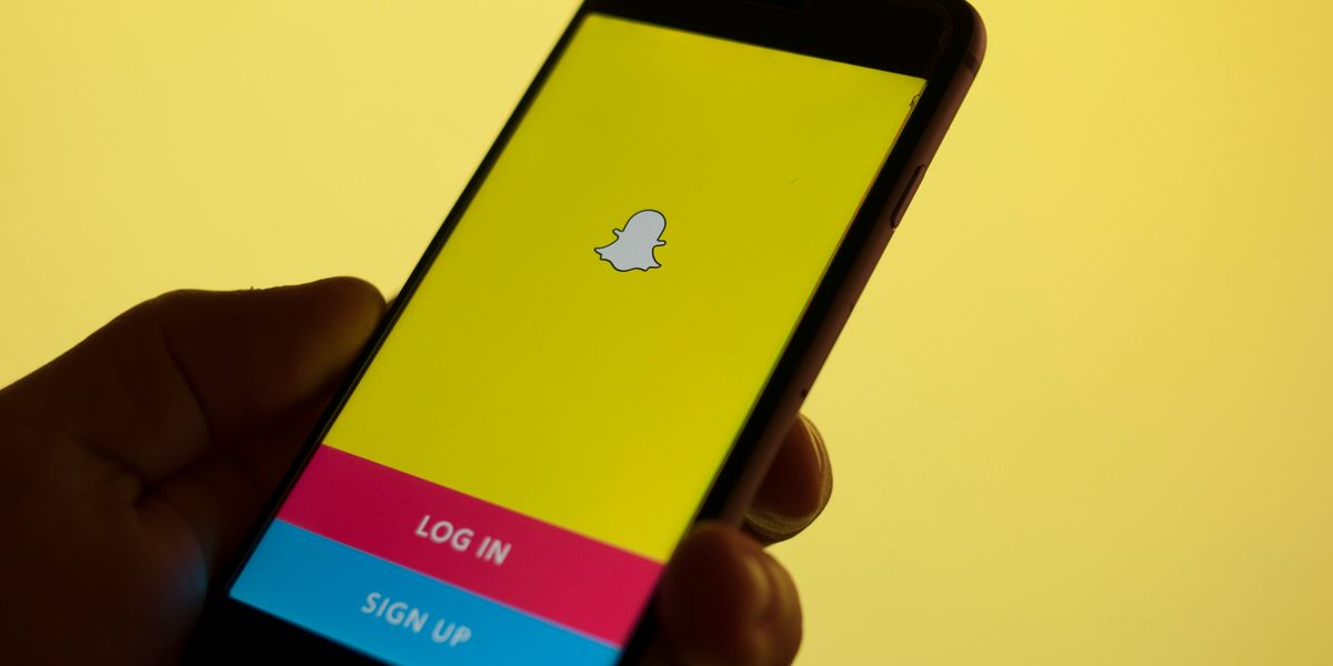 SnapChat's April Fool's Filter Throws Shade at Facebook