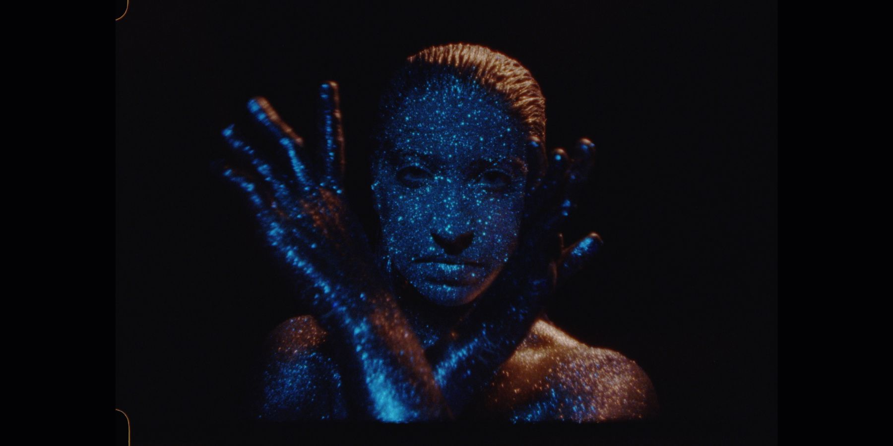 Ariana and the Rose Creates a Trippy 360 Visual for 'Love You Lately'