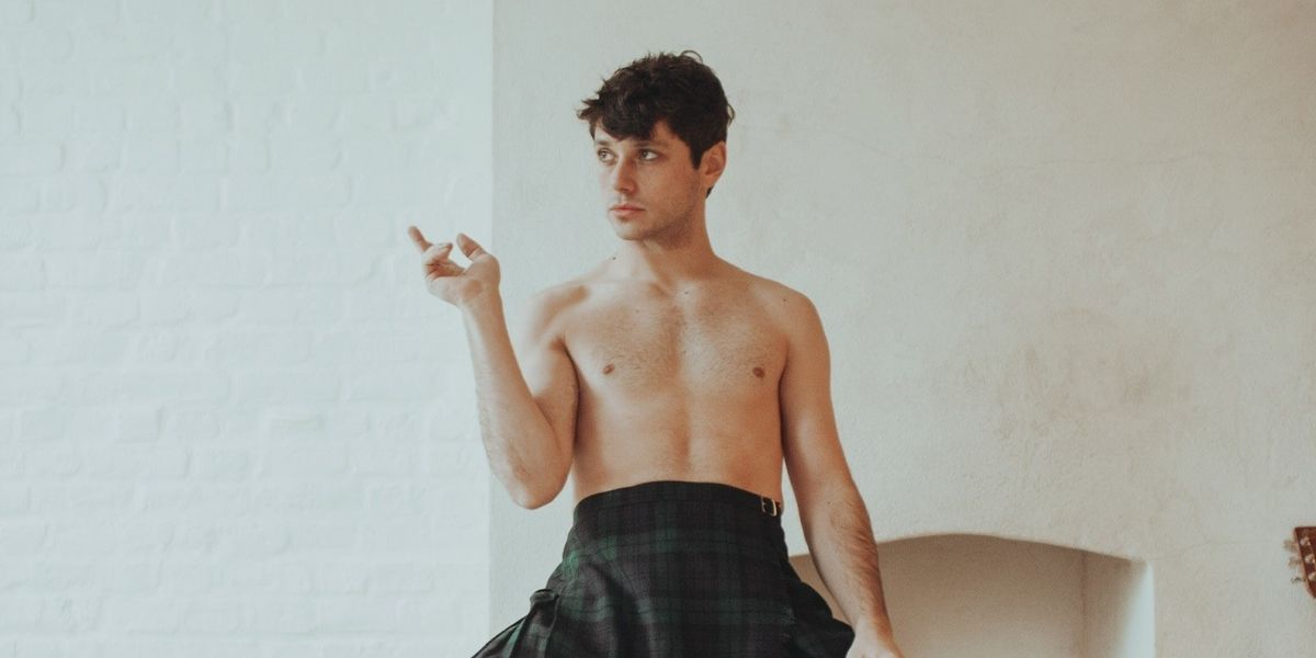 Raviv Ullman Is Your Newest Gender Fluid Heartthrob