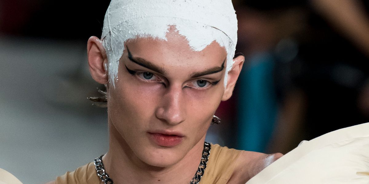 Breaking Beauty: Margiela's 'Black Swan' Spirit