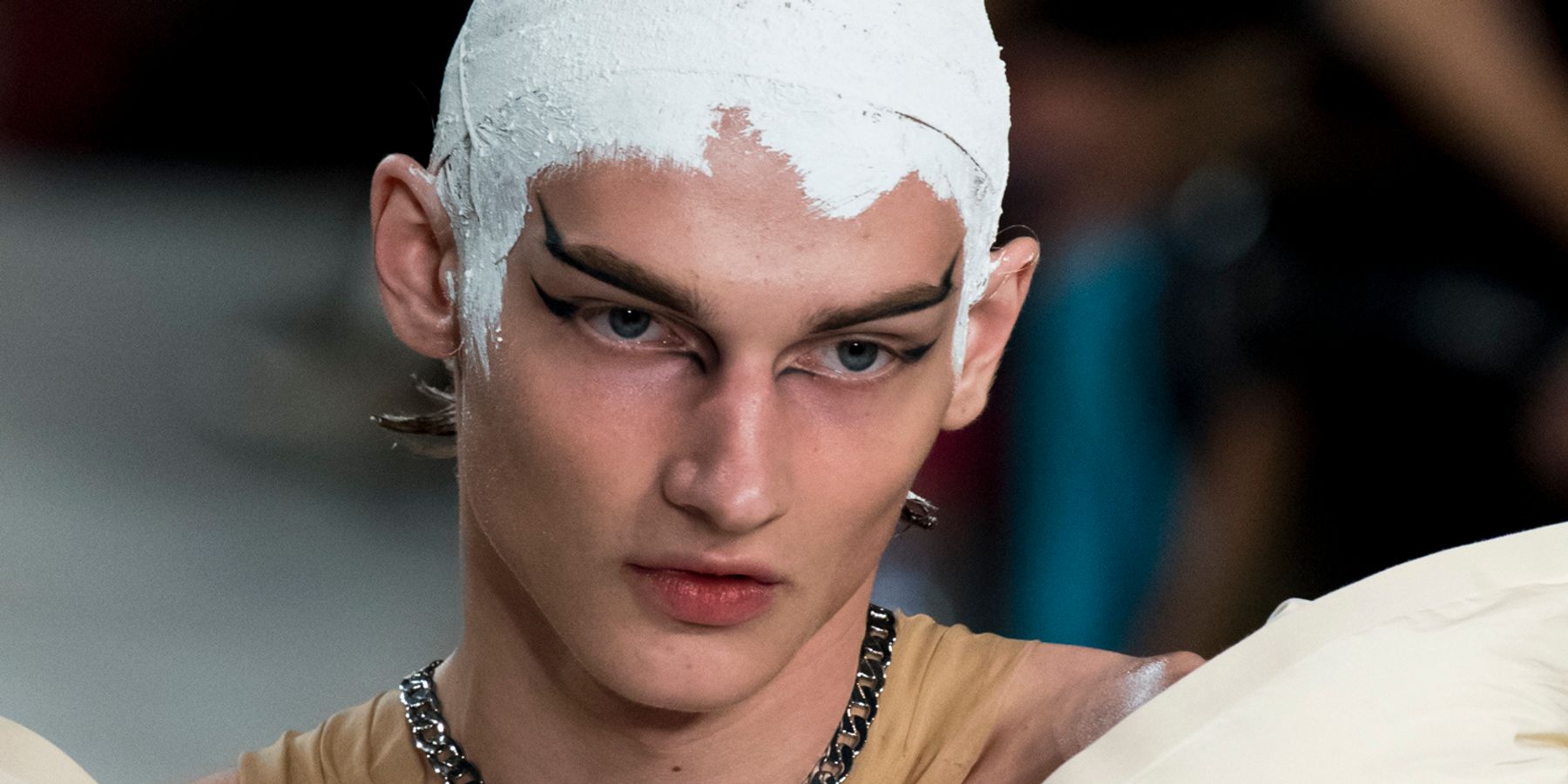 Breaking Beauty: Margiela's 'Black Swan' Spirit