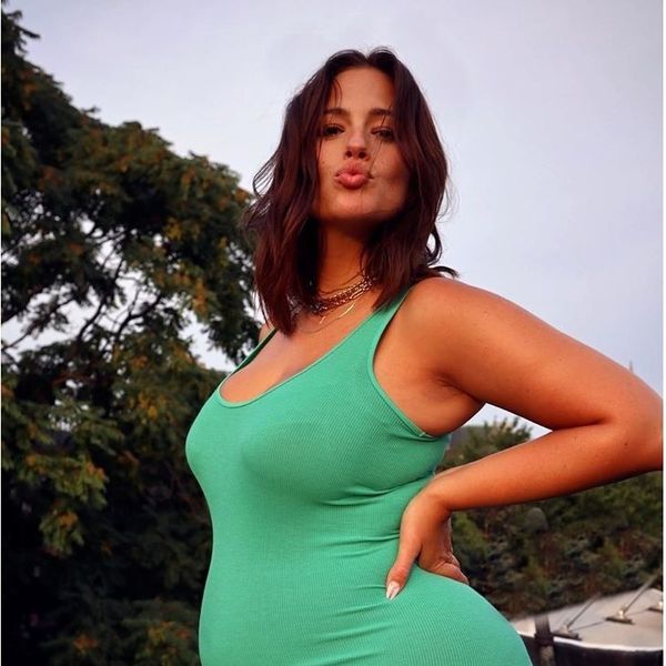 Ashley Graham Celebrates Stretch Marks In Instagram Post