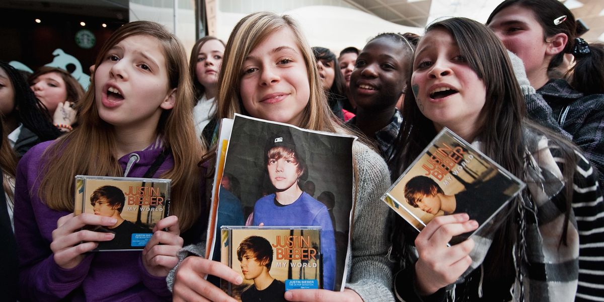 5 Beliebers React to Justin and Hailey's Wedding