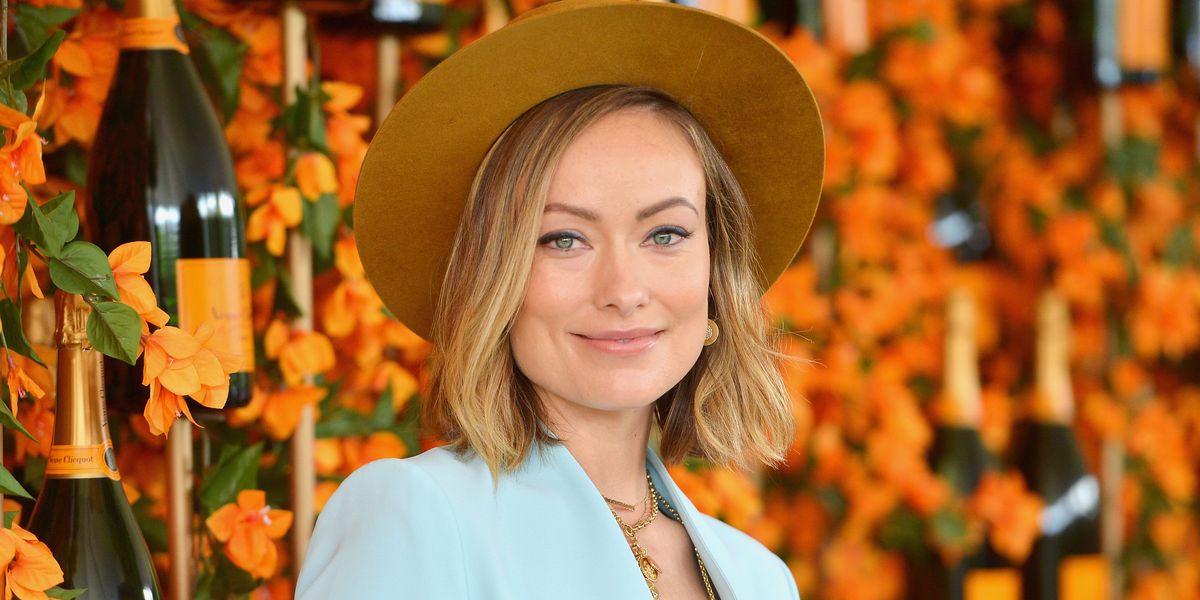 'Booksmart' Cast Responds to Airline Censorship of Lesbian Hook Up Scene