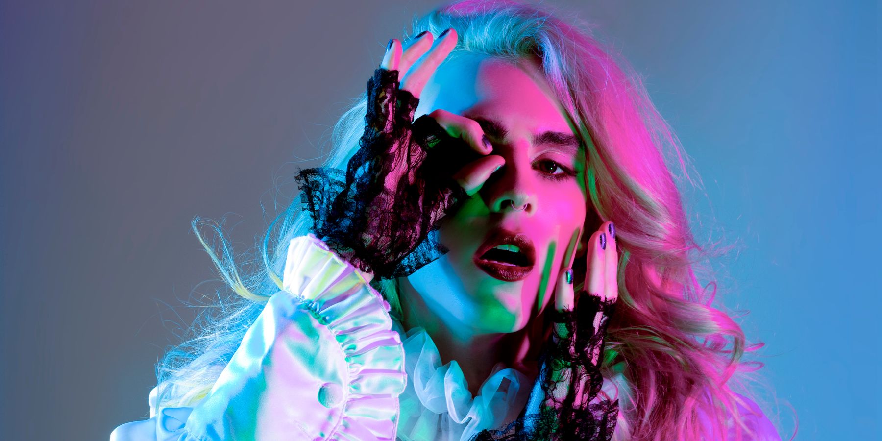 Mani Blü Takes Us for a Spin With 'Round & Round'