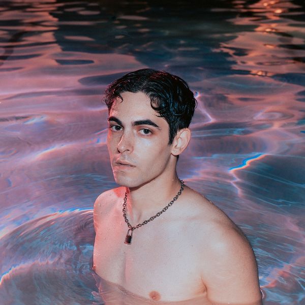 Elliot Jones Captures the High of Falling in Love