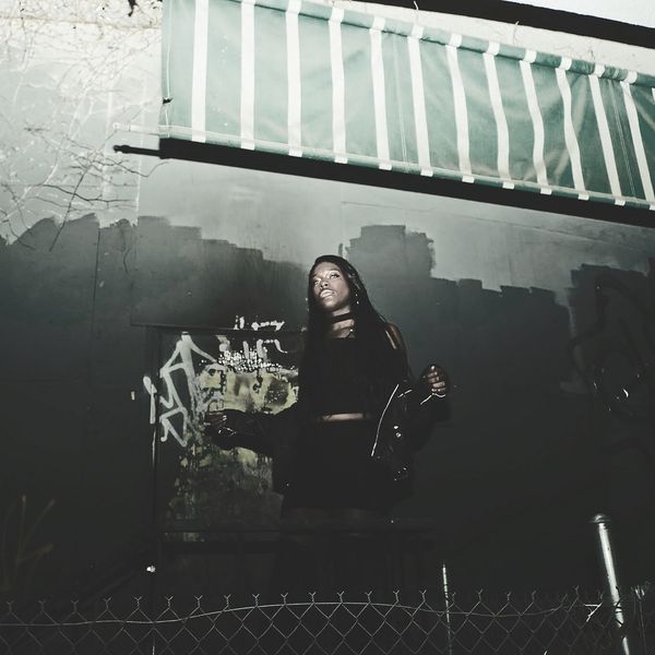 Jasmine Infiniti Doles Out a 'Bxtch Släp'