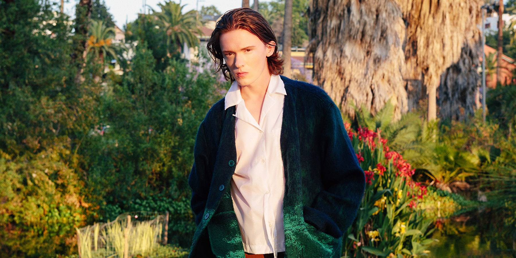 'Everybody's On Their Phone' Is an Anthem for Isolation