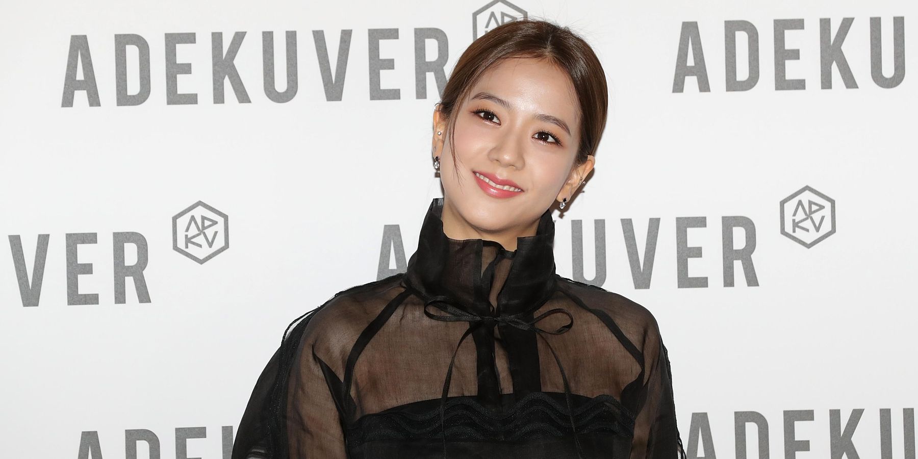 Jisoo Is a Crocs Supporter