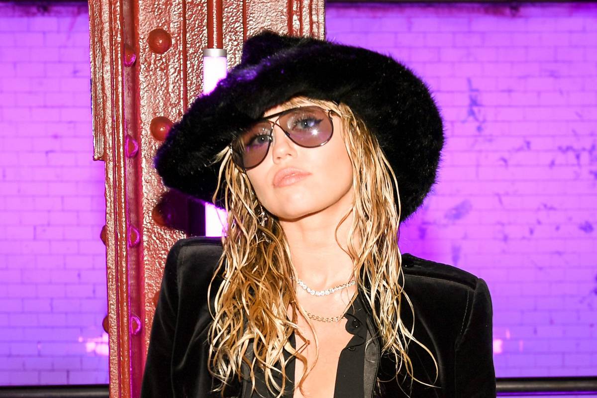 Miley Cyrus Says She Likes to Decorate with Sex Toys - PAPER Magazine Miley Cyrus Says She Likes to Decorate with Sex Toys - PAPER Magazine