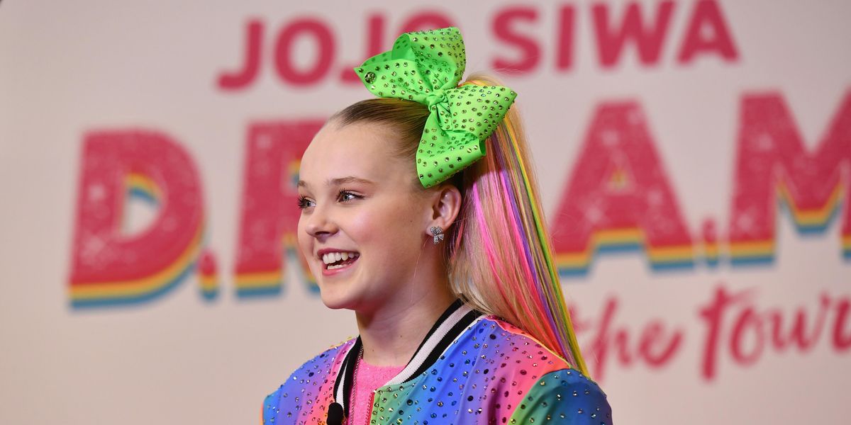 JoJo Siwa Introduces Fans to Her Girlfriend