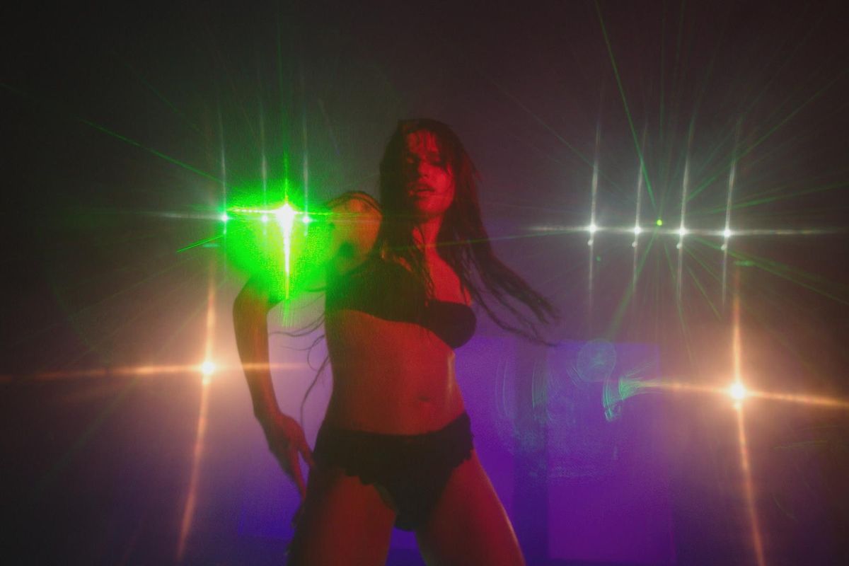 Rus jinsiy qoshni sikiklari curvy qoshni Erkaklar jinsiy aloqani korishadi