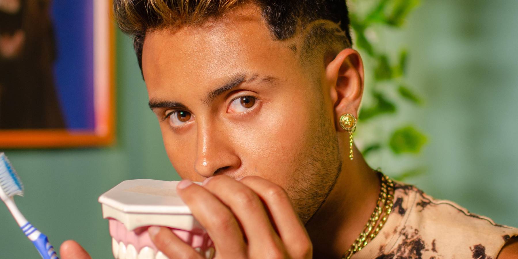 Manchado Has a Sweet Tooth in 'Azucar'