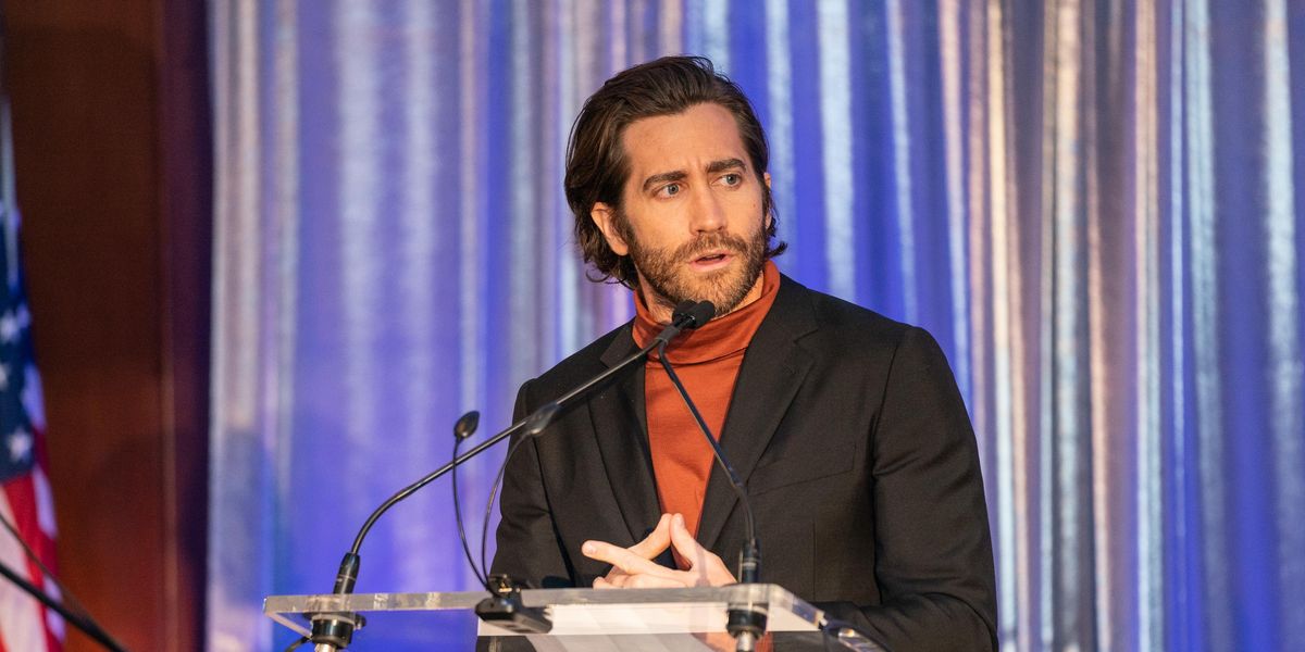 Jake Gyllenhaal Says Bathing Regularly Is Unnecessary