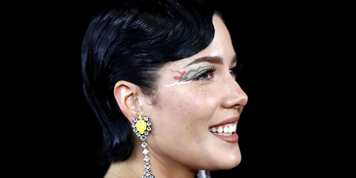 Halsey Praised for Photo of Postpartum Stretch Marks