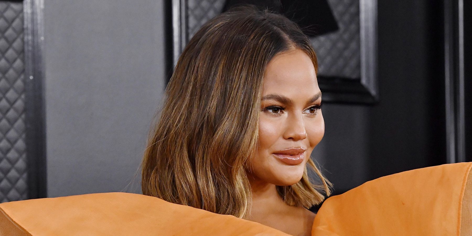 Chrissy Teigen Denies Deleting Negative Instagram Comments