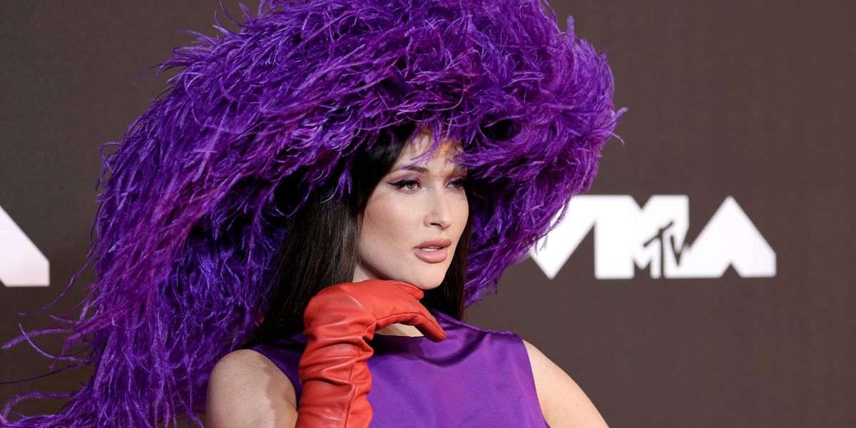 Kacey Musgraves Literally Set the VMAs Stage on Fire