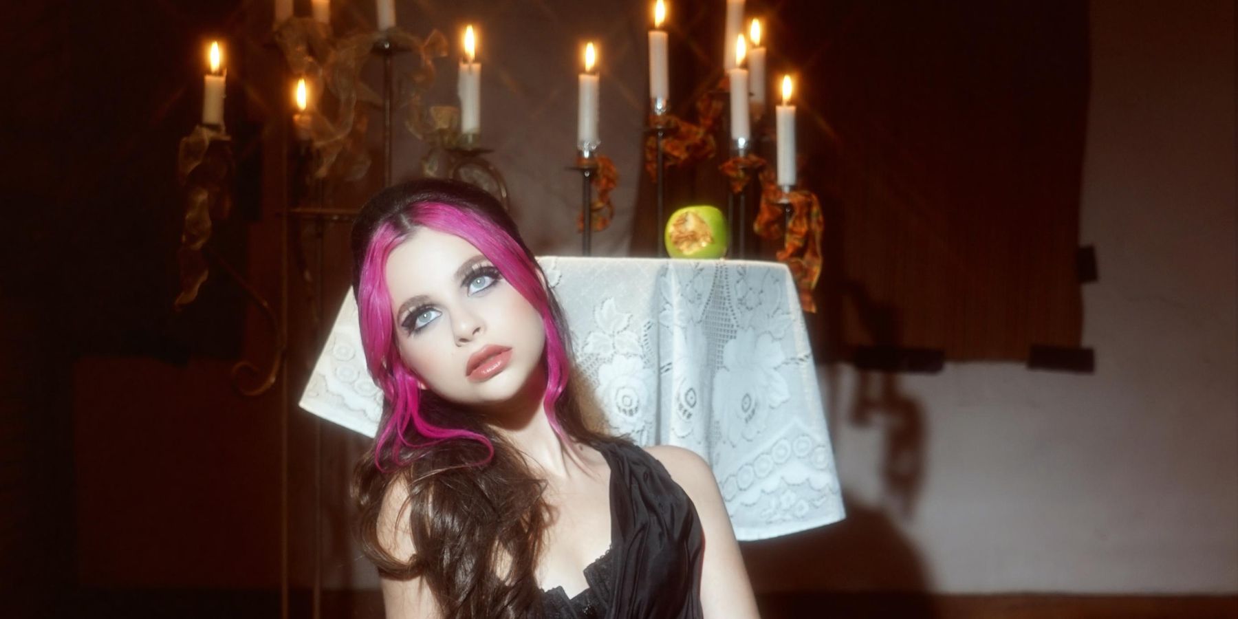 Ellise Is 'Letting The Wolf In'