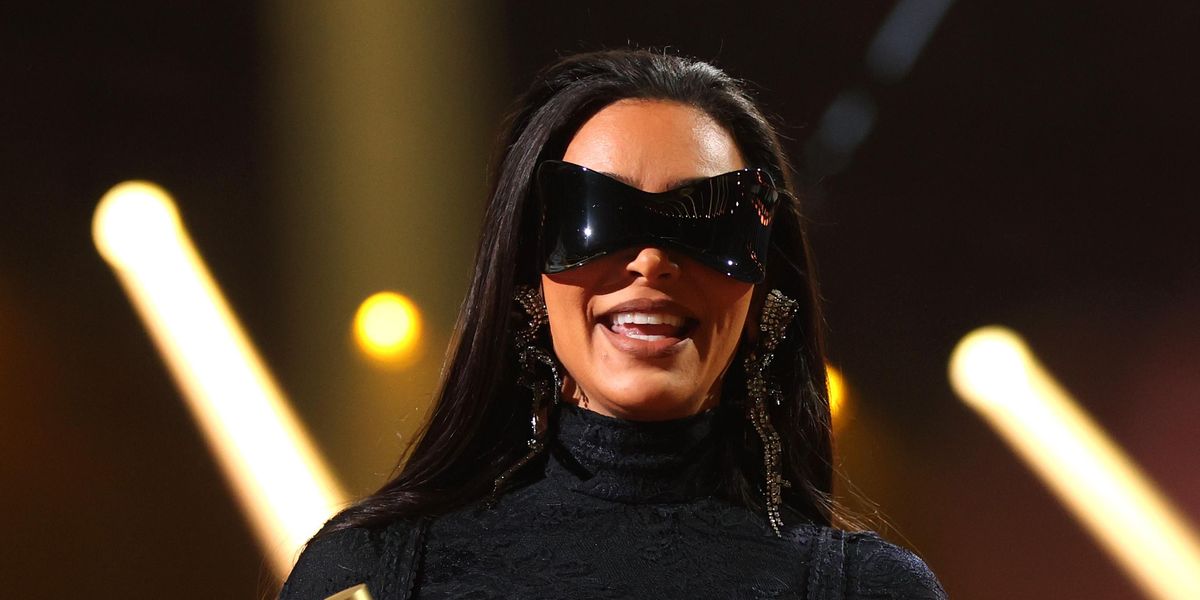 Kim Kardashian Wants to Throw Her Phone in the Ocean