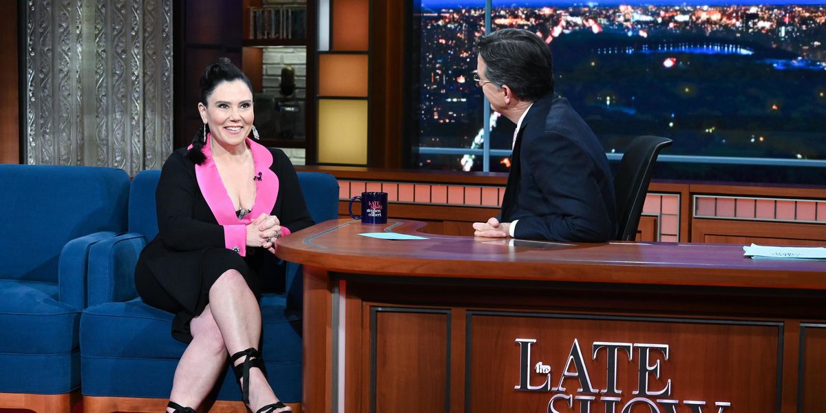 'Maisel' Star Alex Borstein's Latest Look Is a Vintage Throwback