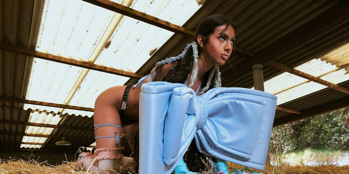 PAPER Fashion: Show Pony