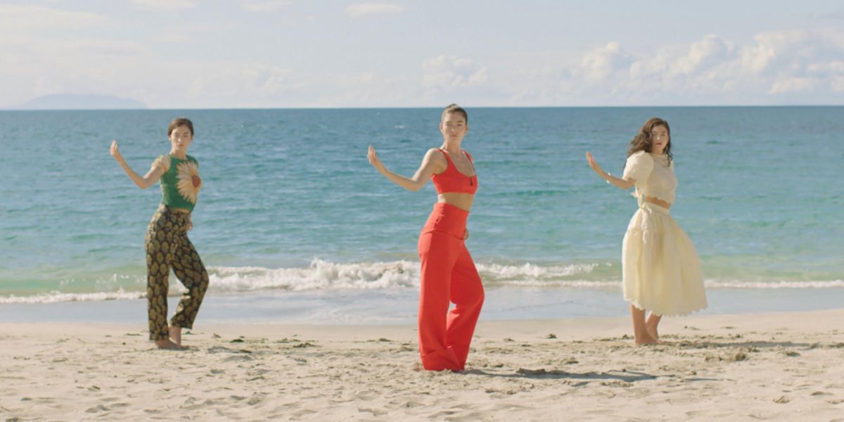 Lorde Hangs Out With Lorde, Lordeself and Lorde Again