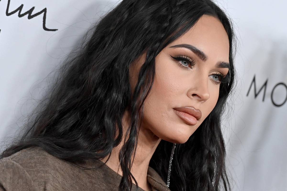 Megan Fox Talks About How Her Son Is Bullied for Wearing Dresses - PAPER Magazine Megan Fox Talks About How Her Son Is Bullied for Wearing Dresses - PAPER Magazine