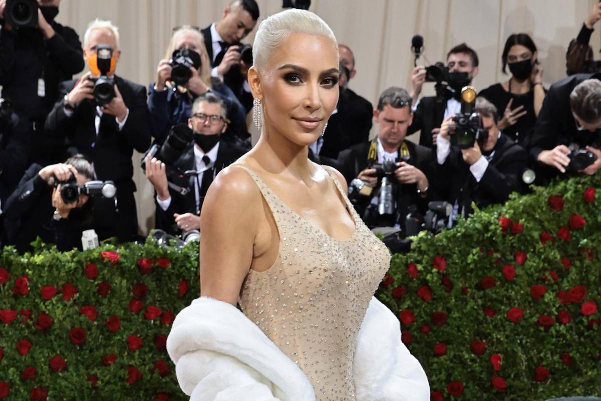 Kim Kardashian Wears Marilyn Monroe's "Happy Birthday" Dress to Met Gala - PAPER Magazine Kim Kardashian Wears Marilyn Monroe's "Happy Birthday" Dress to Met Gala - PAPER Magazine