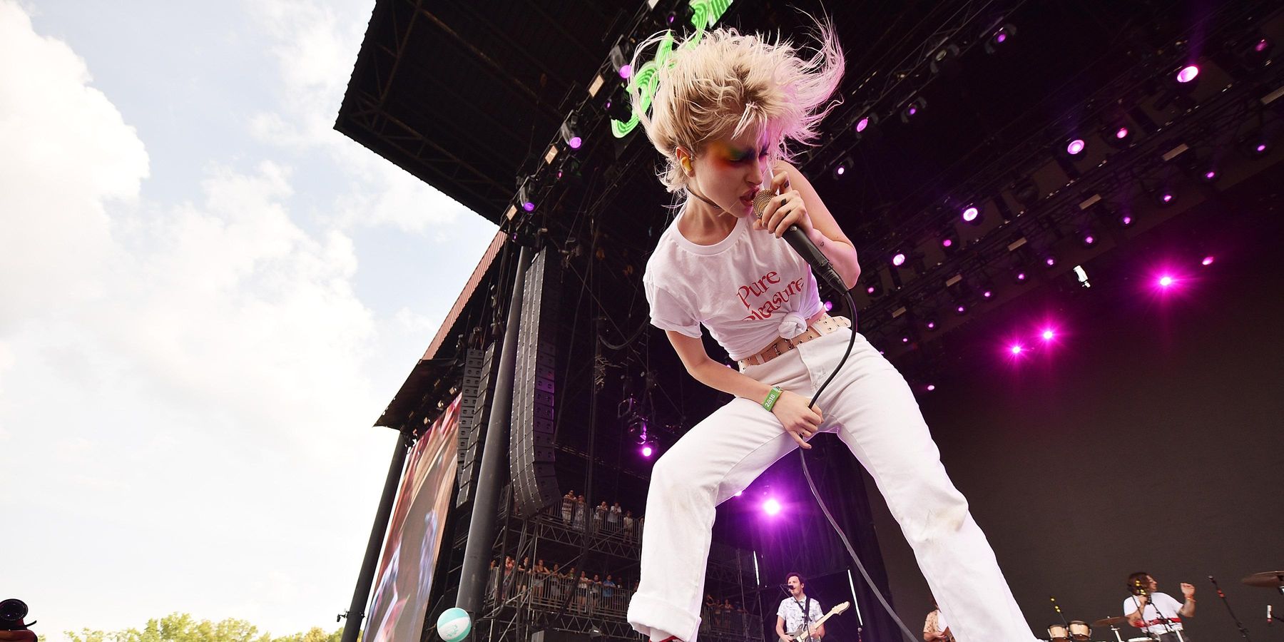 PinkPantheress Joins Paramore to Perform 'Misery Business'