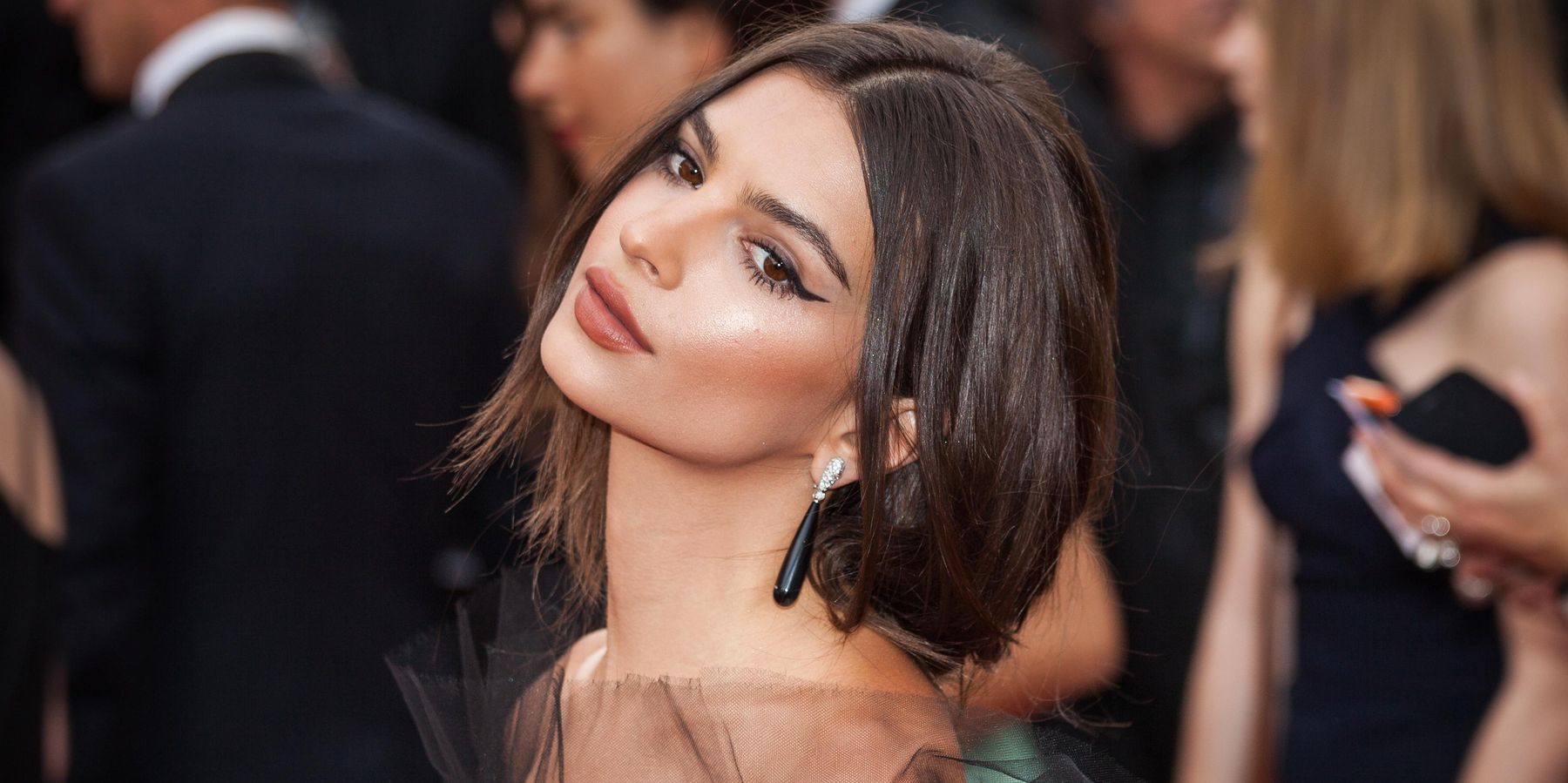 Emily Ratajkowski Doesn't Believe in Straight People