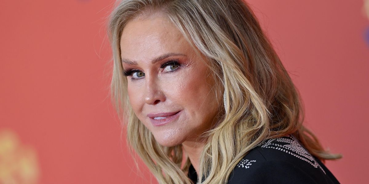 Kathy Hilton Apologizes to Mariska Hargitay for 'Rude' Moment