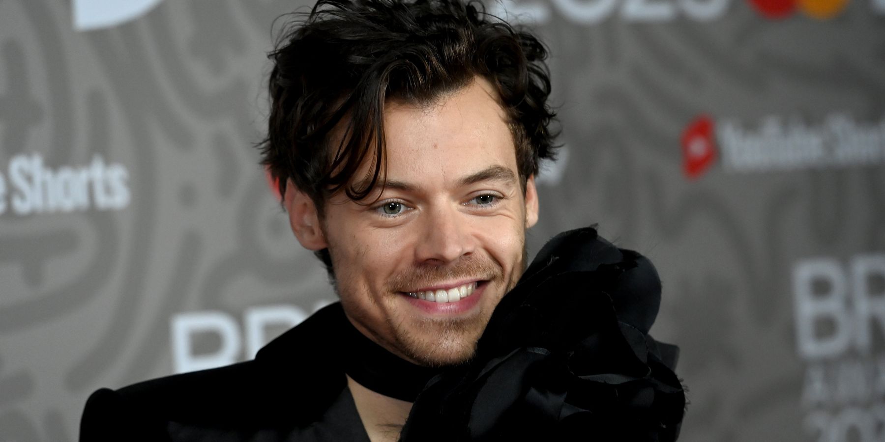 Harry Styles and Emrata Spotted Making Out in Tokyo