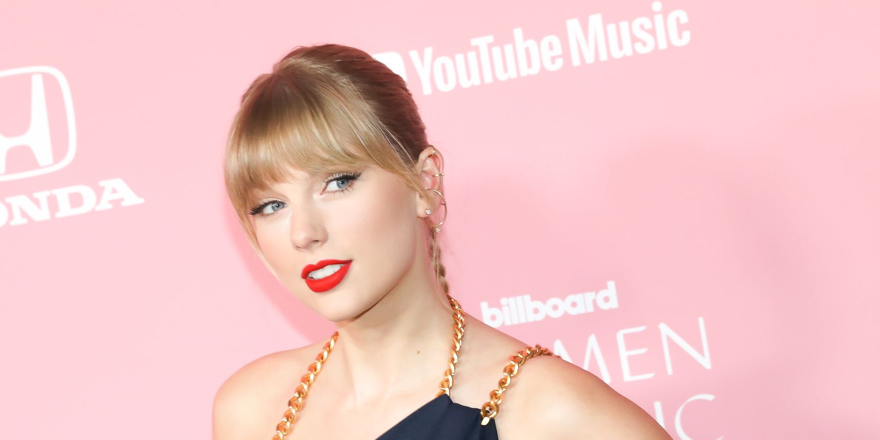 Taylor Swift Has Been Arriving Onstage Via Janitor Cart