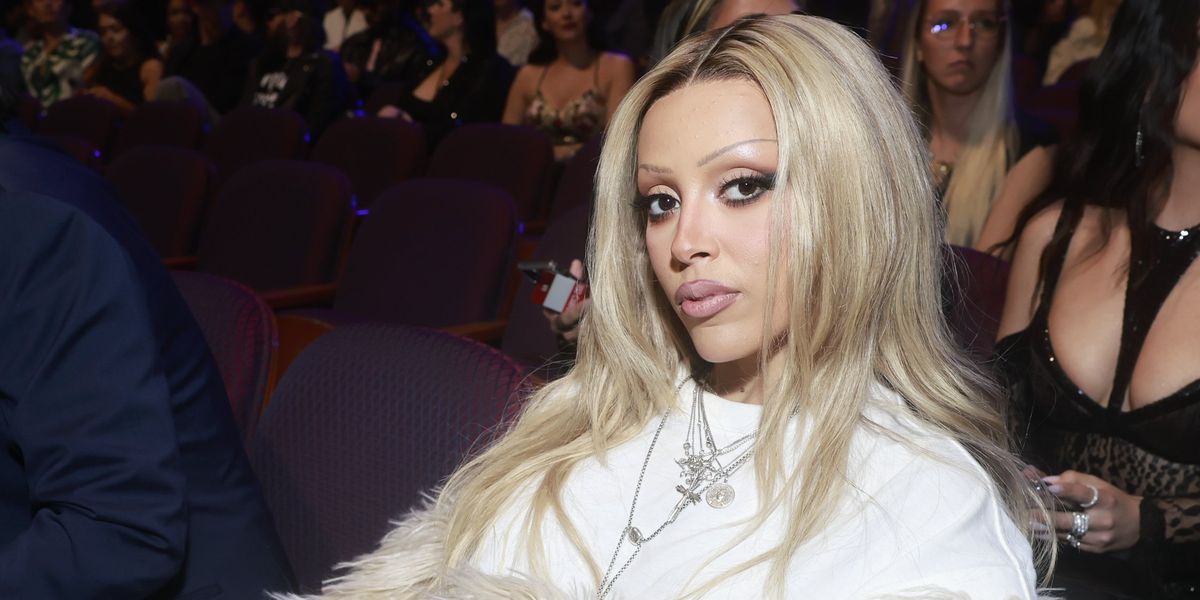 Doja Cat Announces Twitter Blue is For Losers