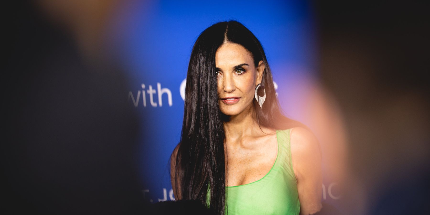 Demi Moore Measures Her Teeny Tiny Dog With $100 Bill