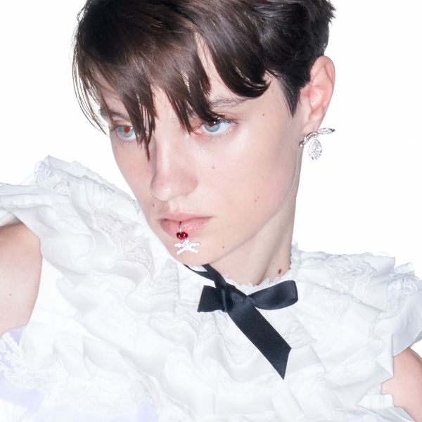 Shushu/Tong Has a Fetish for Bows