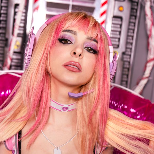 Sophie Powers' 'Obsessed' Doesn't Care About Red Flags