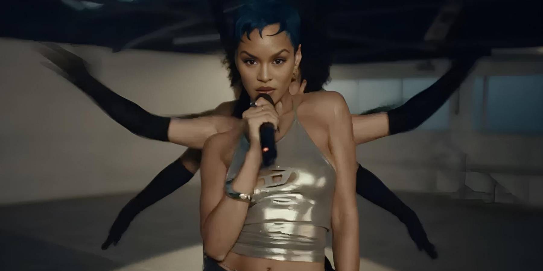 LAVAUD'S MESMERIZING LIVE PERFORMANCE OF “3AM IN LONDON”