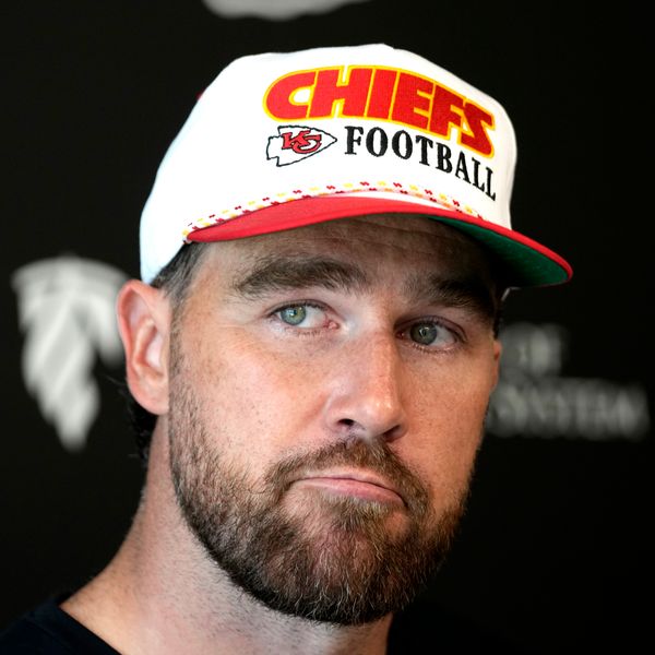 Can Travis Kelce Read?