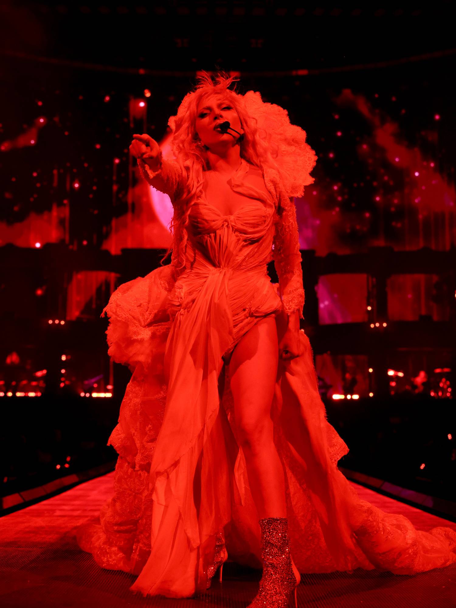 lady gaga paper dress I've never seen this version of Lady Gaga's Crystal Paper Dress : r/ LadyGaga