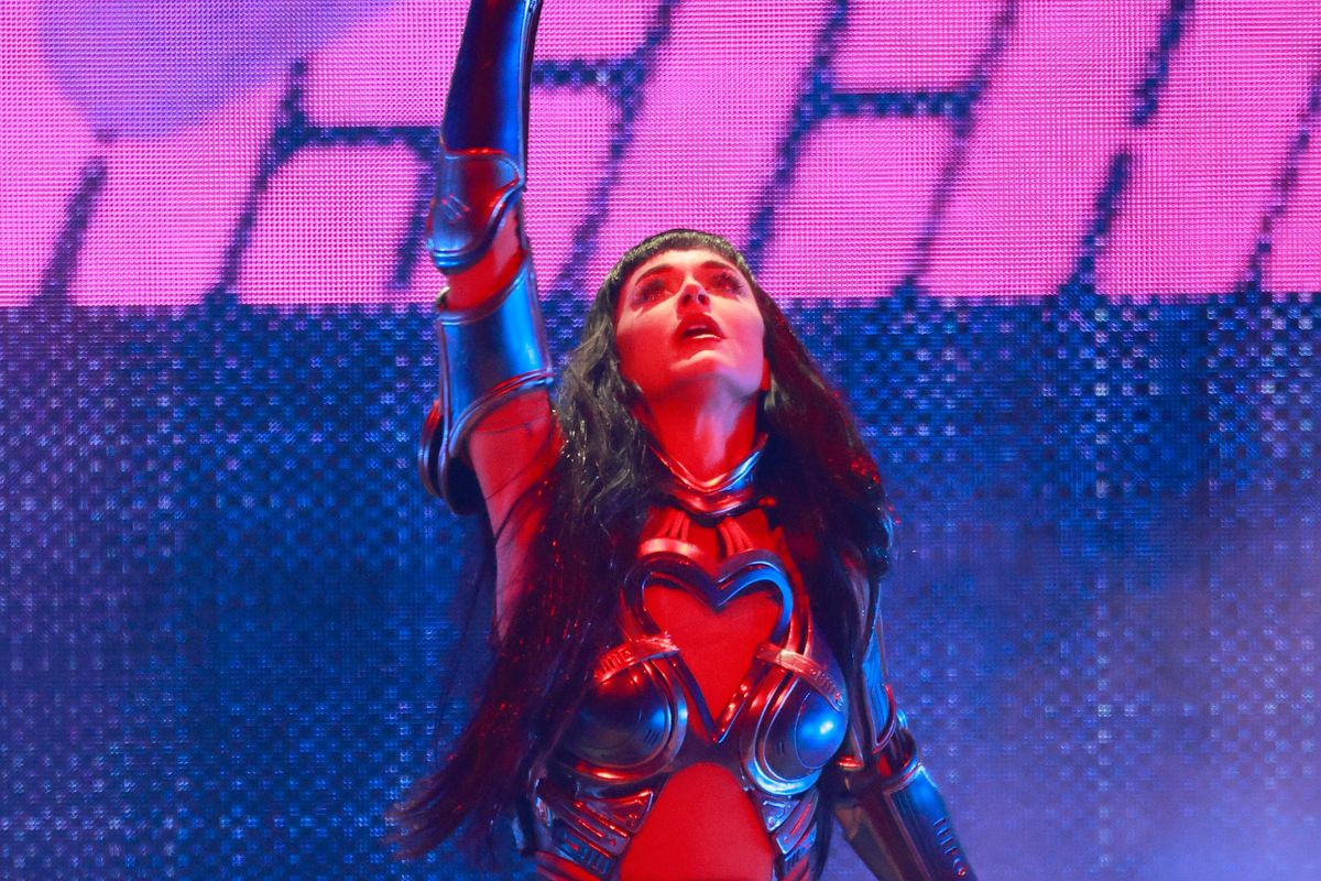 Katy Perry Looks Back on a Year of ‘143’ in Tribute Post