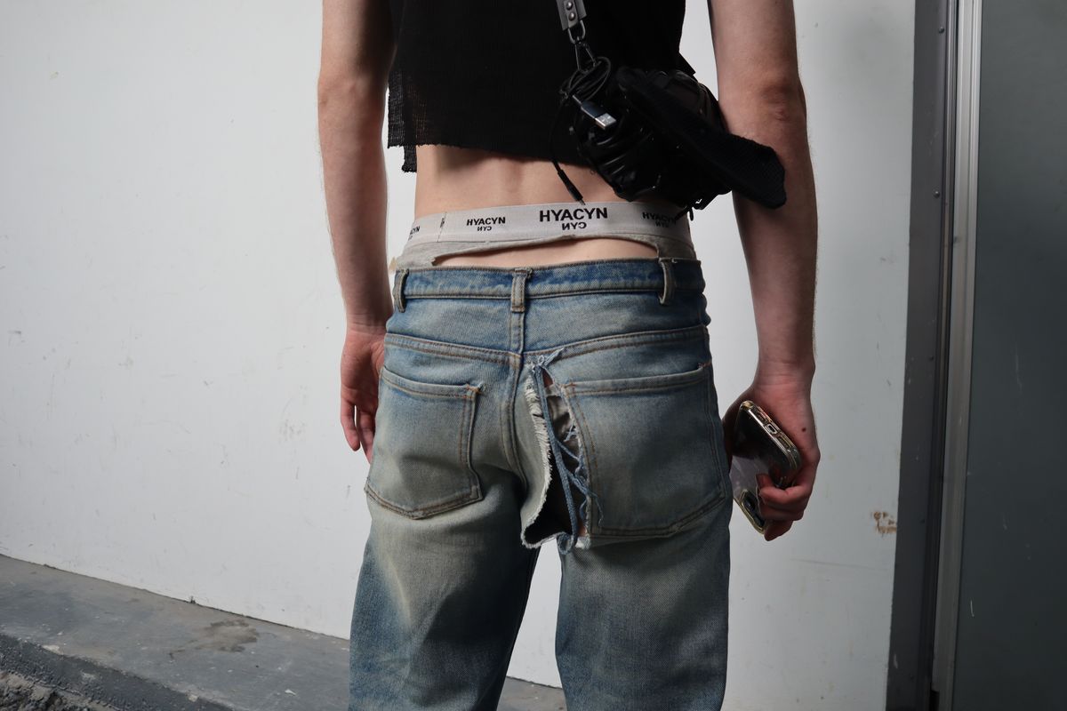 HYACYN Rejects Conformity