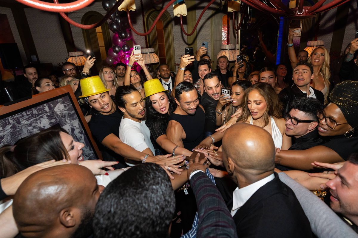 Staying Up All Night For NYE With Jennifer Lopez in Las Vegas