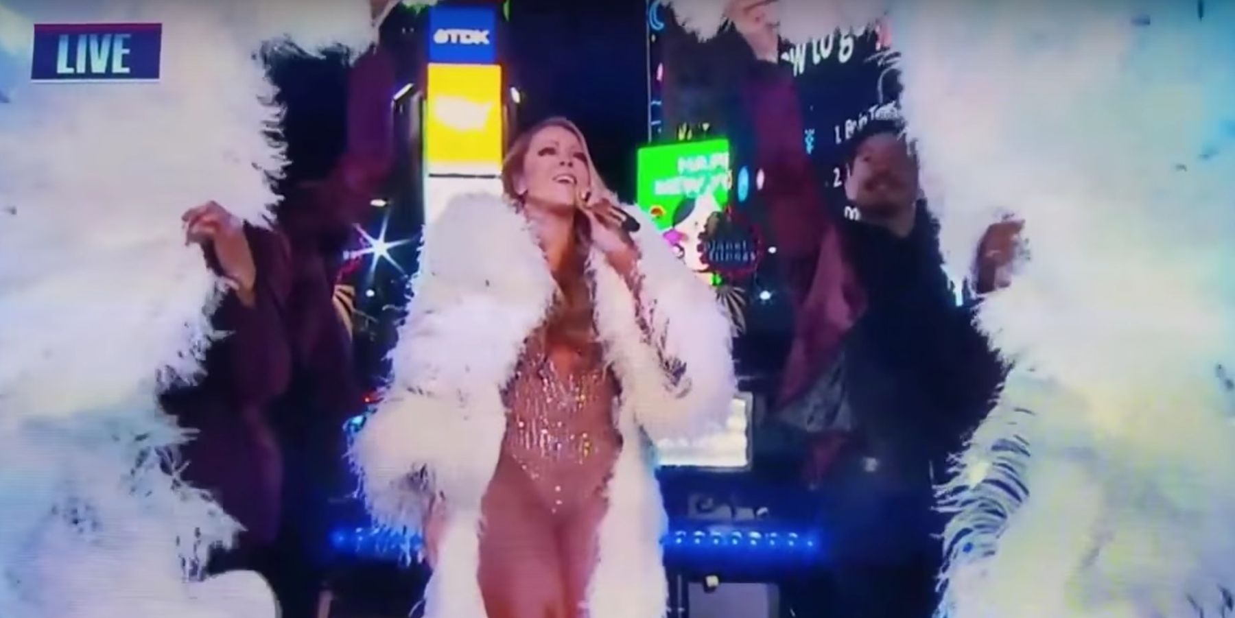 Jenny McCarthy Doesn't Think Mariah Carey Has The Range. Ahem. -_-