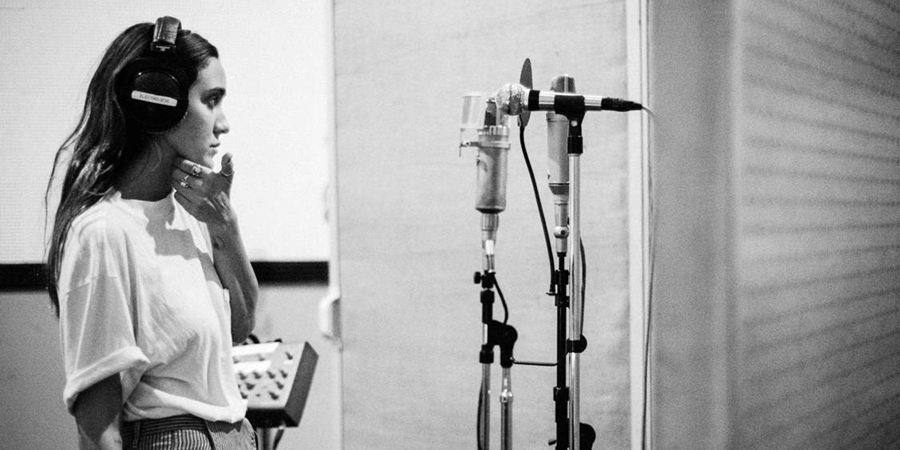 Premiere: Listen to Jesse Jo Stark's New Track, "Driftwood"