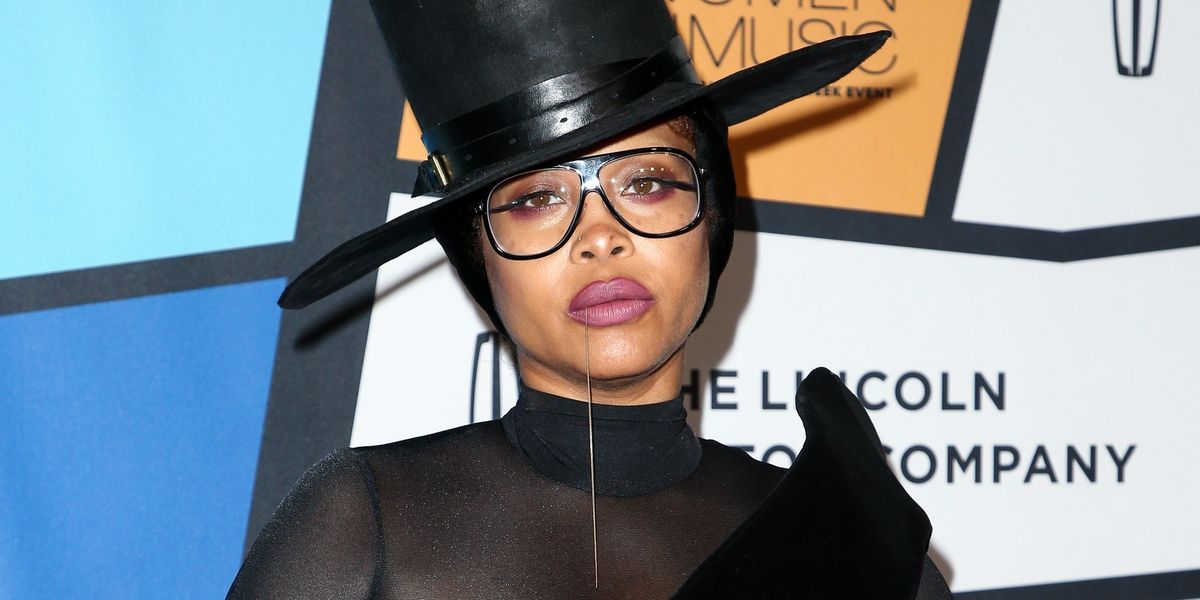 Watch Erykah Badu's First Open-Mic Performance from 1995