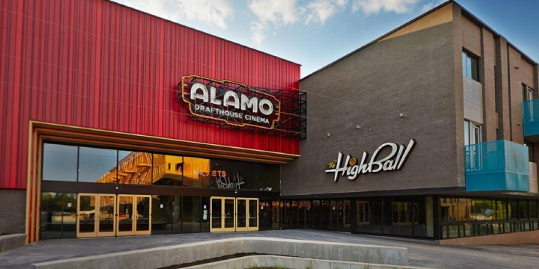 Austin Mayor Responds To Male Hysteria Over Women-Only "Wonder Woman" Screening