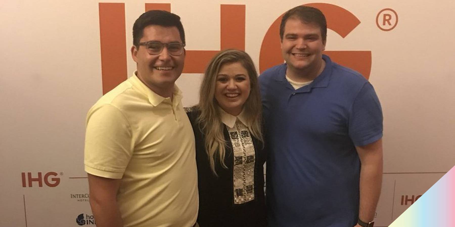 Kelly Clarkson Helped a Gay Fan Propose to His Boyfriend