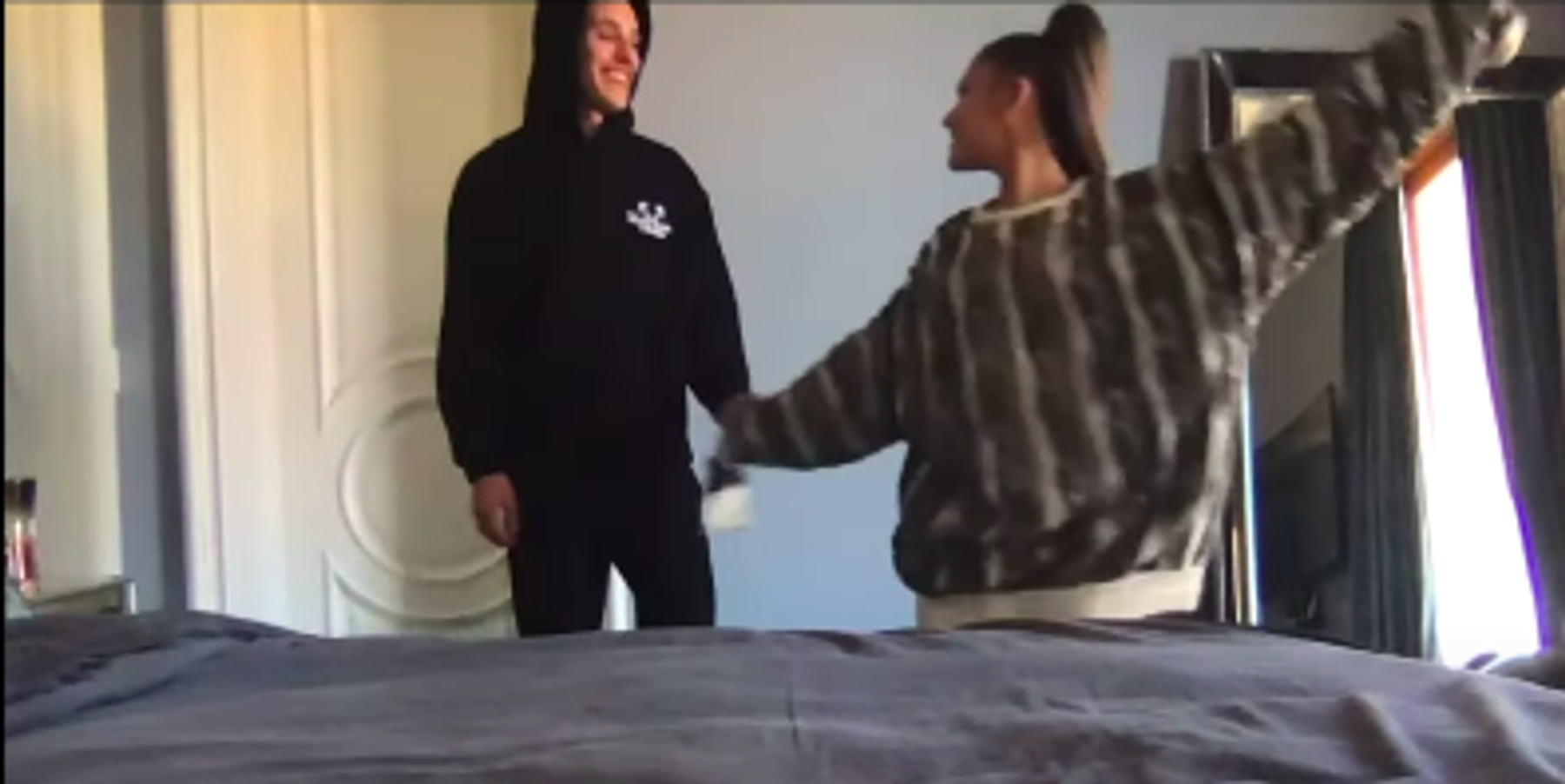 Ariana Grande Dating Real Estate Agent Who Looks Like Pete Davidson